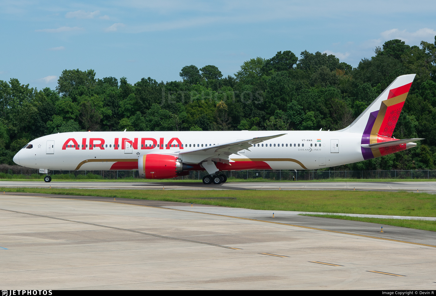 أول طائرة دريملاينر بخط إنتاج مخصص 