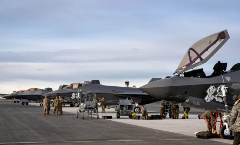 راتب الطيار الجربي يرتفع للحفاظ عليه من إعراءات شركات الطيران المدني - أرشيفية