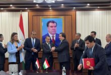 مصر وطاجيكستان توقعان أول اتفاقية للنقل الجوي