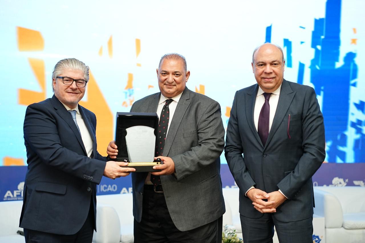 وزير الطيران المدني 